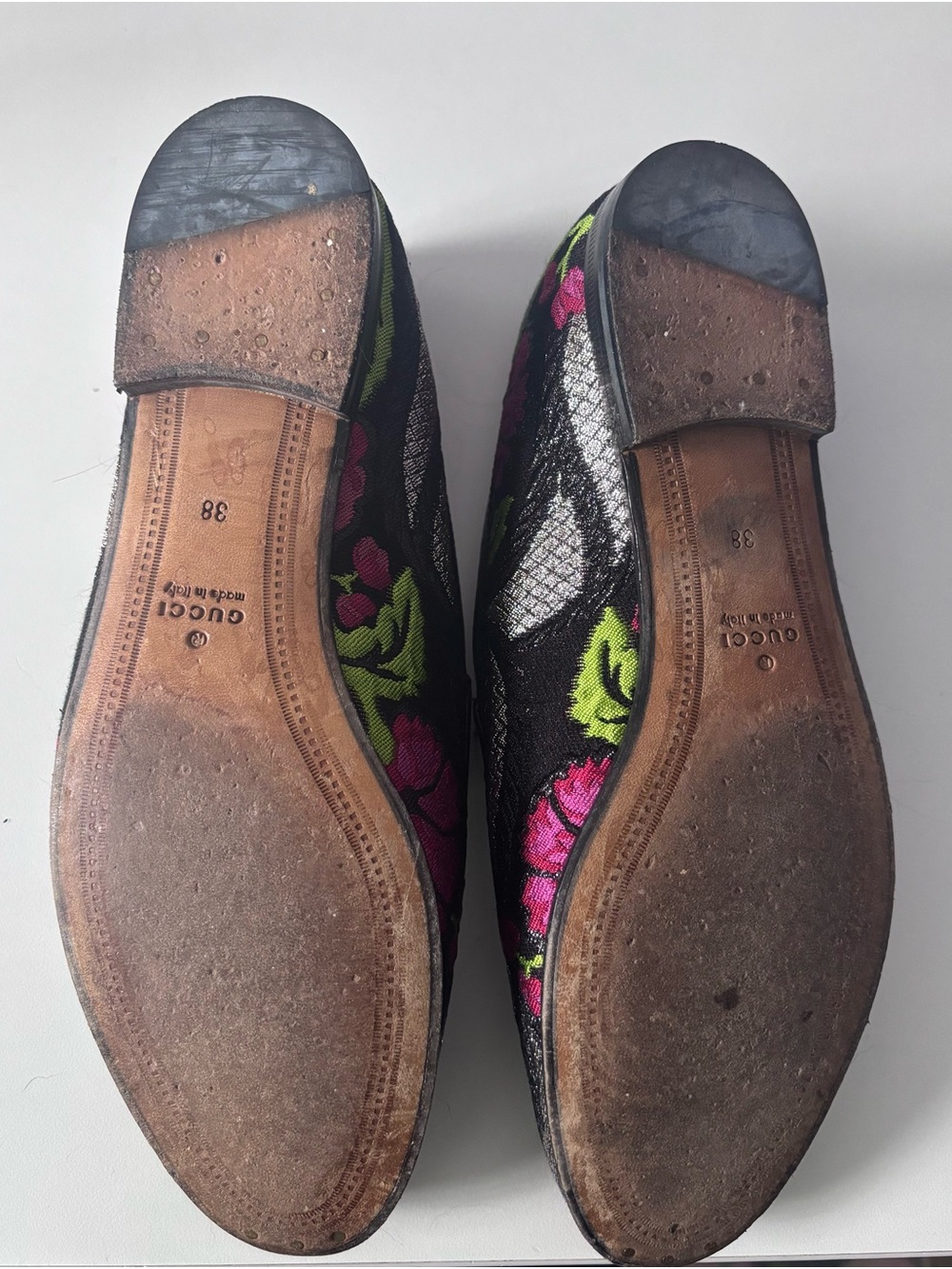 Gucci Embroidered Black Loafers with Pink Floral Design - Picture 4 of 5